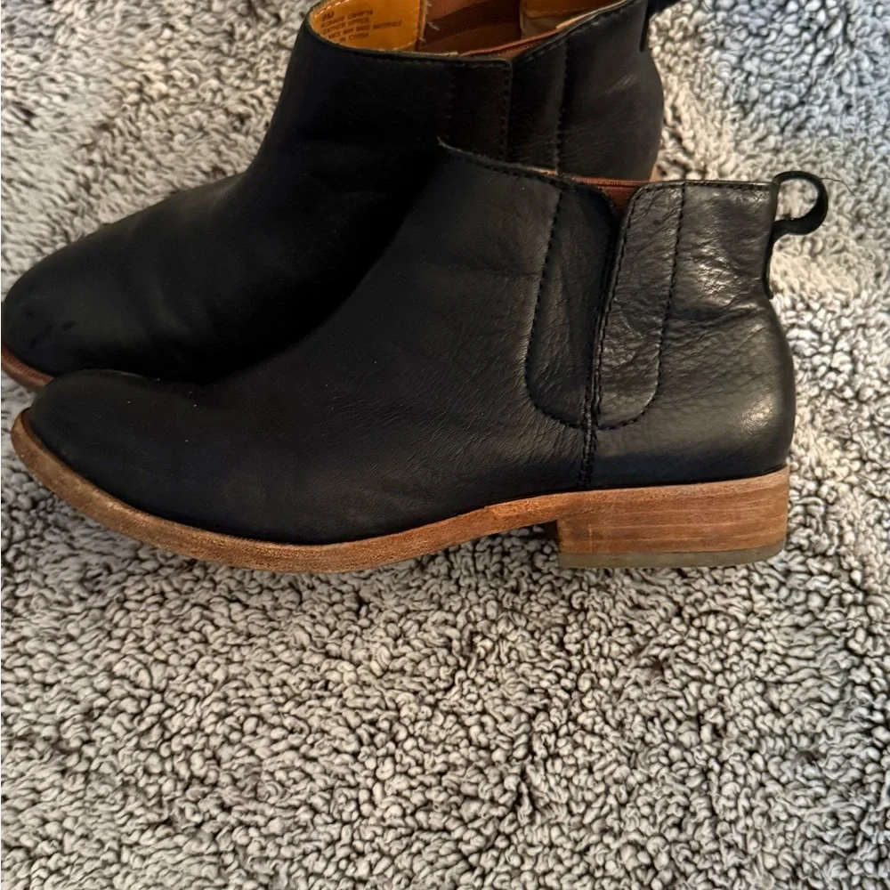 Sleek Black Ankle Boots - Picture 2 of 4